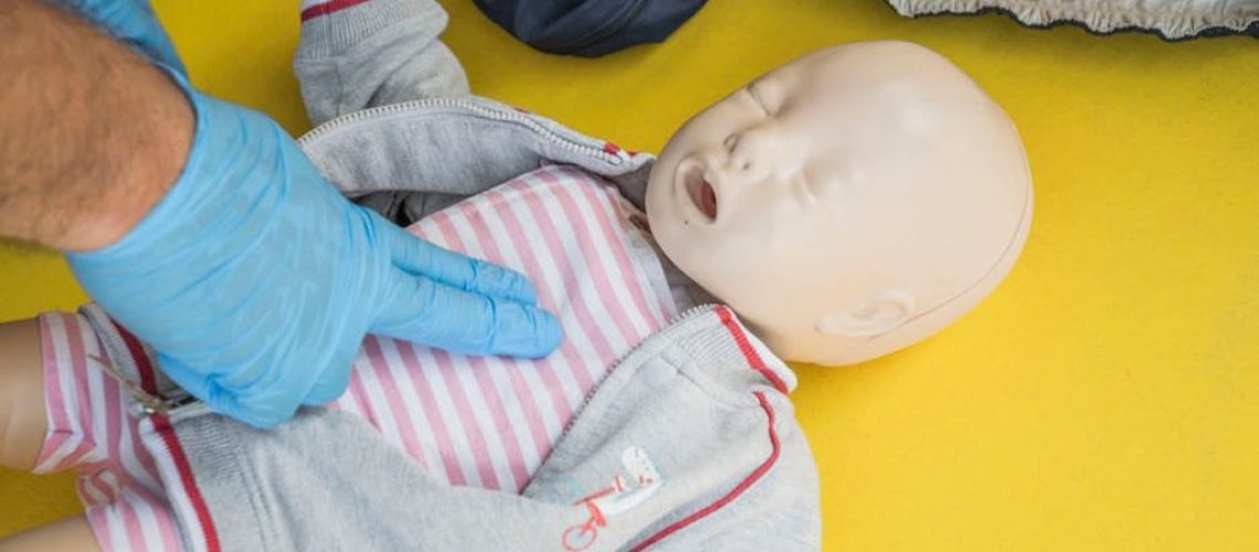 שניות שקובעות גורל: הערך המוסף של הכשרה מקצועית בהחייאת תינוקות